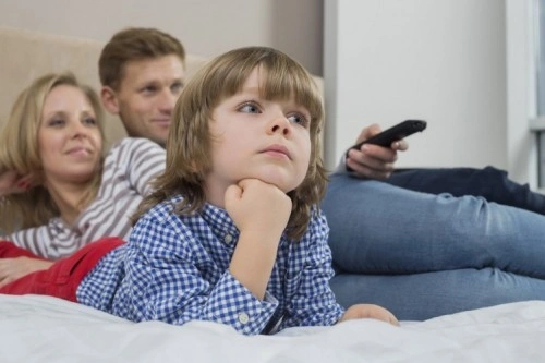 500_familywatchtvtogether.jpg